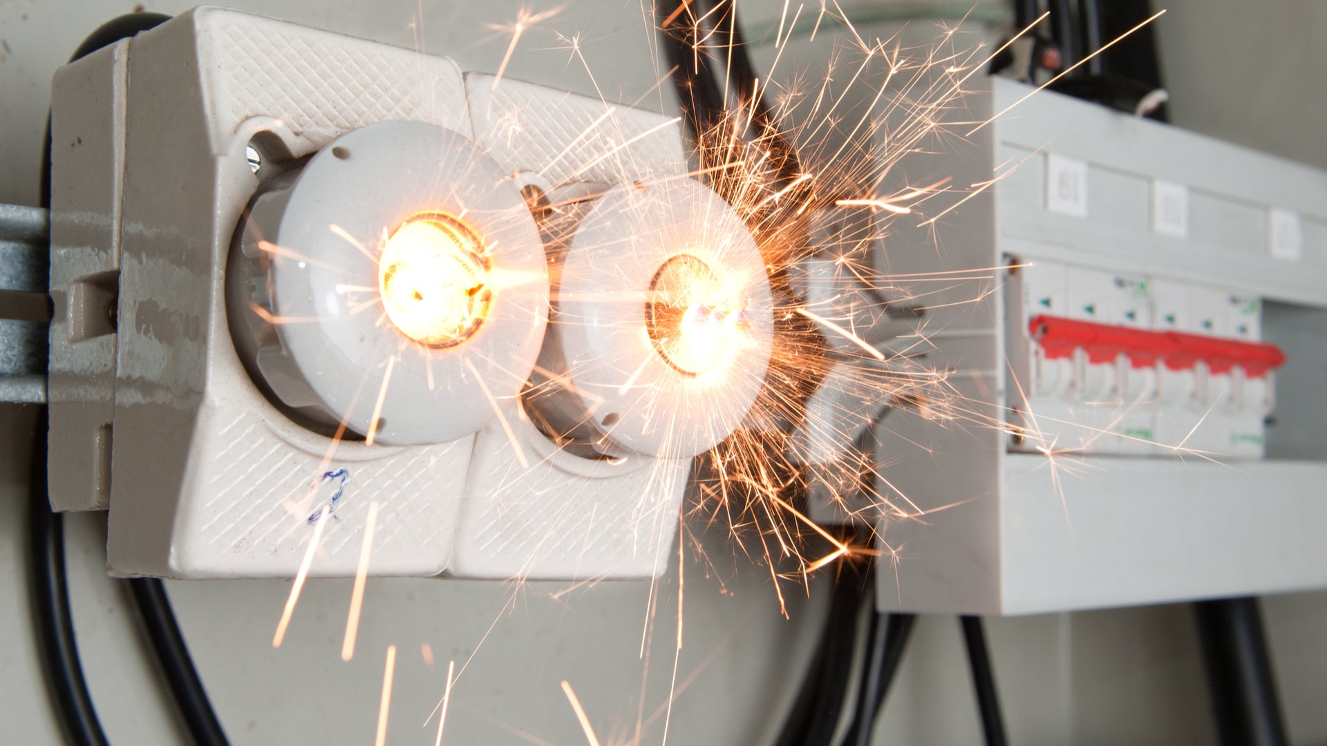 Steps for Determining Why Your Circuit Breaker Is Buzzing Circuit